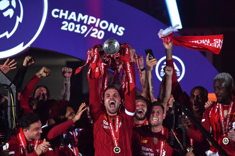 Liverpool ngập tràn hạnh phúc nhận cúp vô địch Premier League - 6 Liverpool ngập tràn hạnh phúc nhận cúp vô địch Premier League - 6