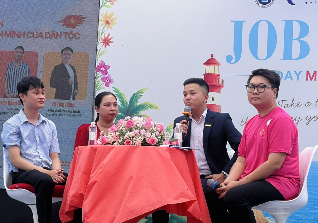 Thế hệ cợt nhả tìm việc: Đạo CV, hacker trả giá... với hiệu trưởng - 2 Thế hệ cợt nhả tìm việc: Đạo CV, hacker trả giá... với hiệu trưởng - 2