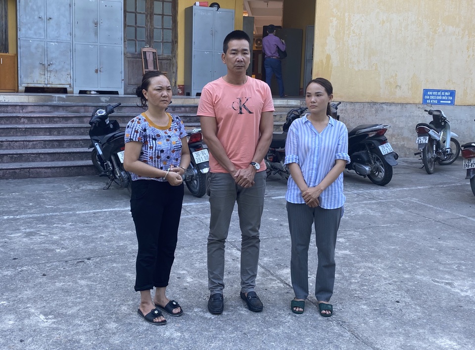 Dàn cảnh trúng thưởng xổ số để trộm tiền, vàng của hai cụ già - 1 Dàn cảnh trúng thưởng xổ số để trộm tiền, vàng của hai cụ già - 1