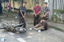 Nghiện bi-a, nhóm thanh thiếu niên cướp tài sản của xe ôm ở Hà Nội