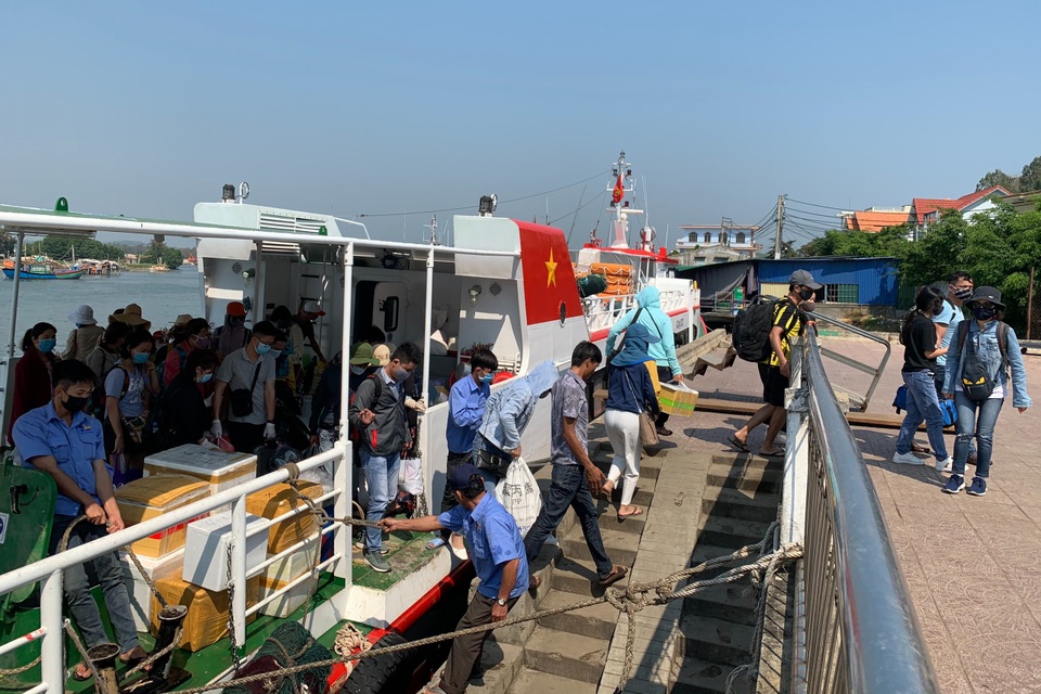 Trên 8.000 người vượt biển về nhà đón Tết - 1 Trên 8.000 người vượt biển về nhà đón Tết - 1