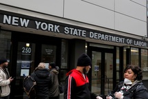 Hàng loạt công ty Mỹ sa thải nhân viên vì Covid-19