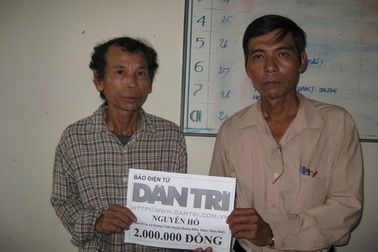 Quà nhân ái tiếp tục đến với nỗi bất hạnh dưới túp lều dột nát