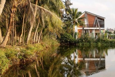 Lạ mắt biệt thự hình chữ A “khổng lồ”, nằm yên bình giữa miền quê Hội An