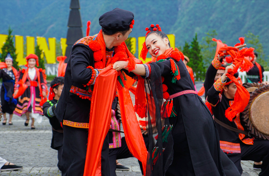 Lên Fansipan chứng kiến chuyện tình Tây Bắc giữa chàng Đỗ và nàng Quyên - 7 Lên Fansipan chứng kiến chuyện tình Tây Bắc giữa chàng Đỗ và nàng Quyên - 7
