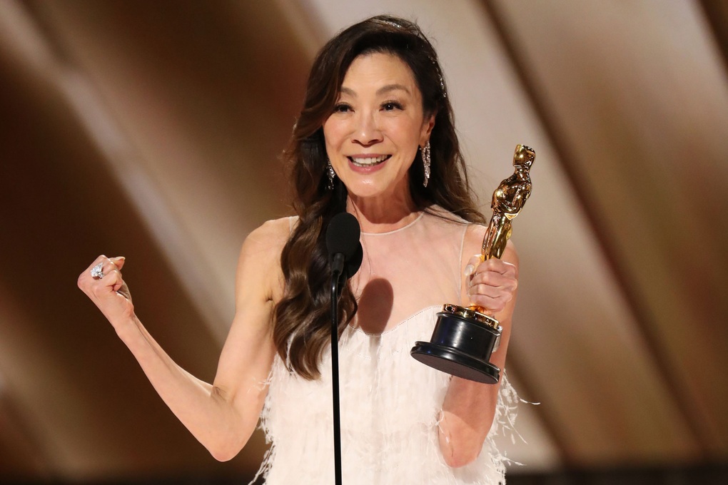 Hollywood nói có với những cô gái 20 tuổi, phụ nữ trung niên dần hết thời - 5 Hollywood nói có với những cô gái 20 tuổi, phụ nữ trung niên dần hết thời - 5
