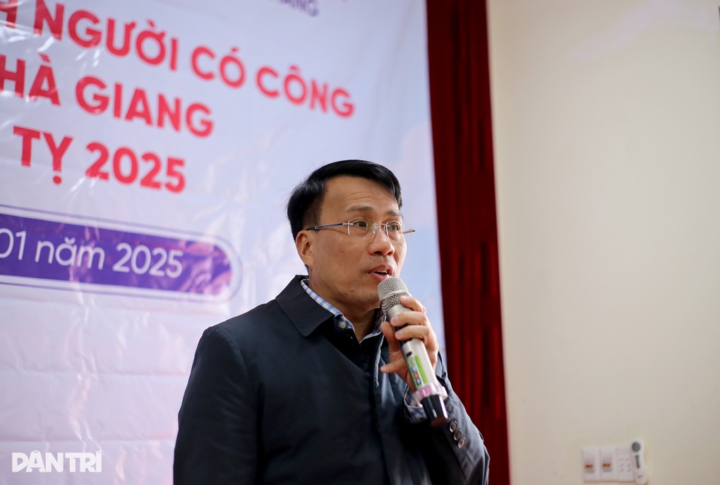 Báo Dân trí thăm, tặng quà Tết tới các gia đình người có công tại Hà Giang - 3 Báo Dân trí thăm, tặng quà Tết tới các gia đình người có công tại Hà Giang - 3
