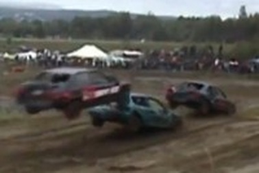 Độc đáo màn ô tô… “nhảy cóc” trên đường đua