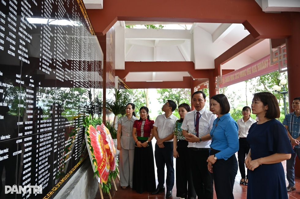 Bộ Nội vụ khánh thành Nhà bia ghi danh liệt sỹ và 10 căn nhà mới ở Nghĩa Lộ - 1 Bộ Nội vụ khánh thành Nhà bia ghi danh liệt sỹ và 10 căn nhà mới ở Nghĩa Lộ - 1