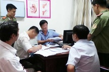 Phòng khám Trung Quốc bị phạt không bằng 1 lần bệnh nhân bị “chém”