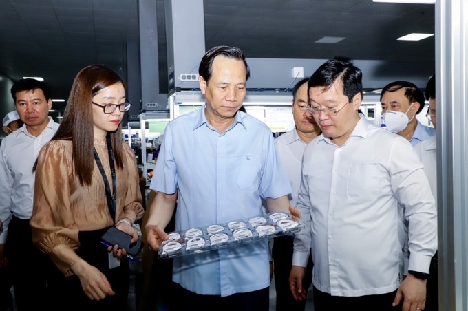 Bộ trưởng Bộ LĐ-TB&XH Đào Ngọc Dung cùng lãnh đạo tỉnh Nghệ An thăm các doanh nghiệp trên địa bàn tỉnh