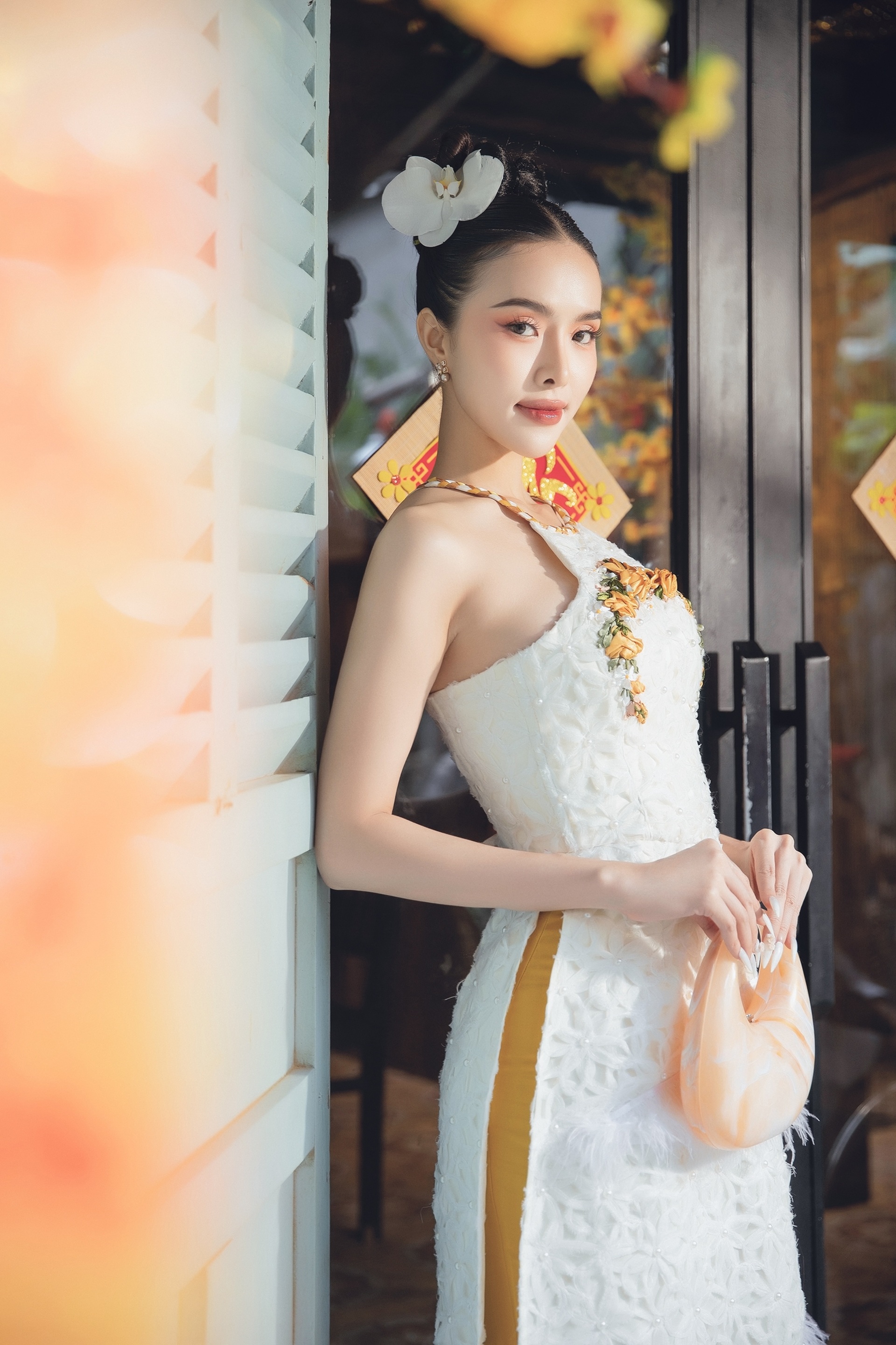 Á hậu Hạnh Nguyên diện áo dài gợi cảm đón xuân - 9 Á hậu Hạnh Nguyên diện áo dài gợi cảm đón xuân - 9
