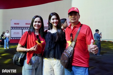 Triển lãm 80 năm: Người dân choáng ngợp, xem cả ngày chưa muốn rời