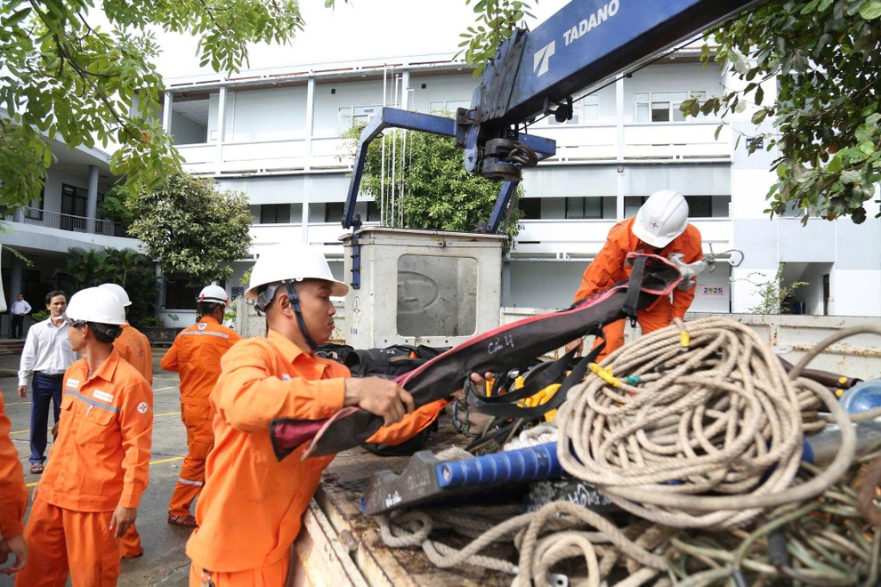 EVNCPC huy động gần 350 nhân lực hỗ trợ Quảng Trị và Hà Tĩnh bị ảnh hưởng bởi bão số 10 - 3 EVNCPC huy động gần 350 nhân lực hỗ trợ Quảng Trị và Hà Tĩnh bị ảnh hưởng bởi bão số 10 - 3