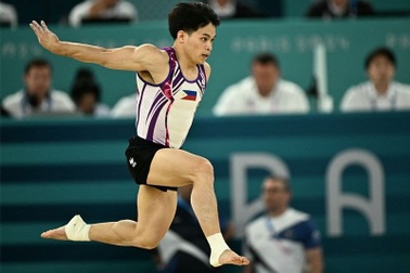 Lập cú đúp HCV Olympic 2024, VĐV Philippines "bơi trong tiền thưởng"
