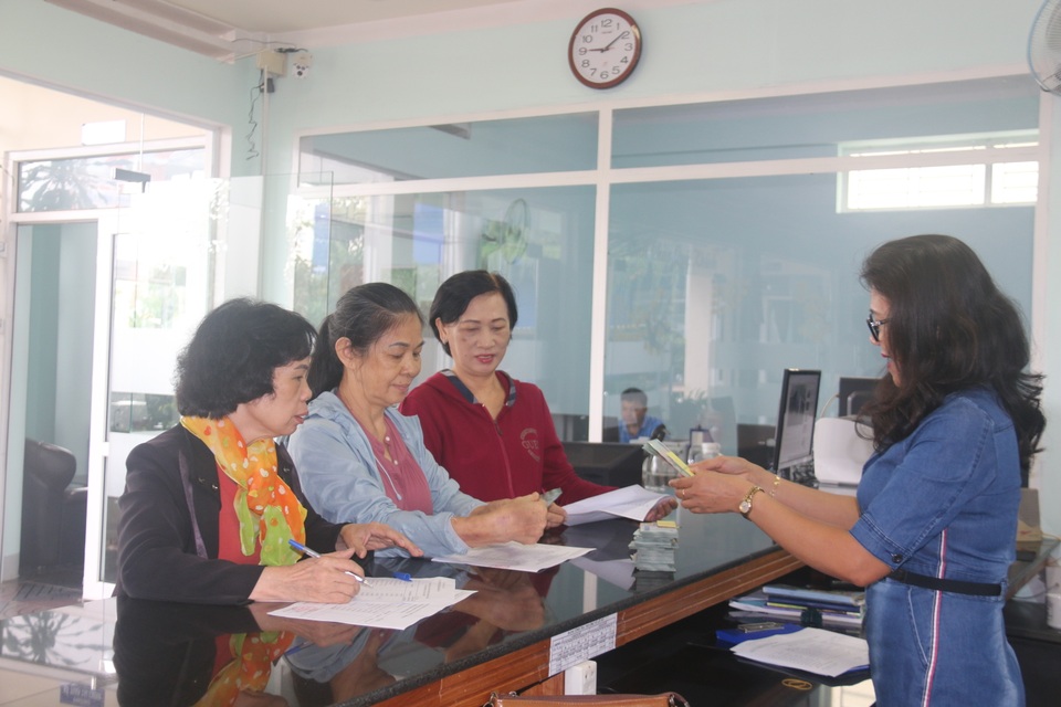 Hỗ trợ cho người bán vé số và nhiều đối tượng bị ảnh hưởng dịch Covid-19 - 3 Hỗ trợ cho người bán vé số và nhiều đối tượng bị ảnh hưởng dịch Covid-19 - 3