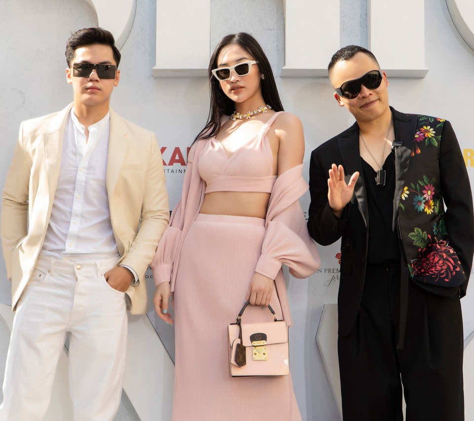 Con gái Trương Ngọc Ánh khoe chân dài, tỏa sáng trên thảm đỏ thời trang - 15 Con gái Trương Ngọc Ánh khoe chân dài, tỏa sáng trên thảm đỏ thời trang - 15