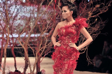 Phan Như Thảo nổi bật trên sàn diễn thời trang