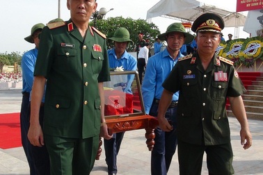 Truy điệu và an táng 18 hài cốt liệt sĩ, chuyên gia Việt Nam hy sinh tại Lào
