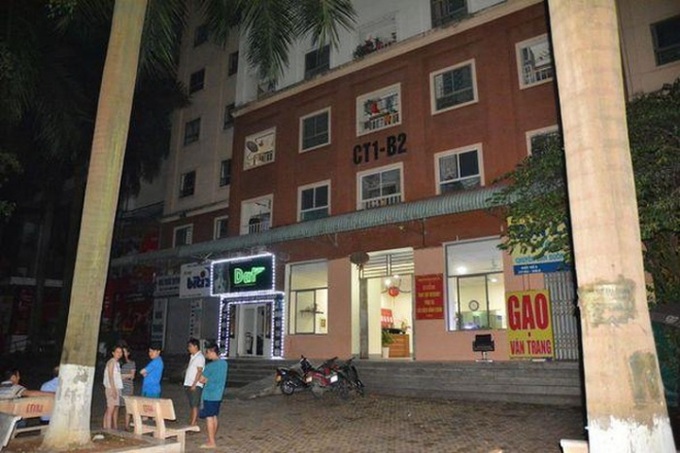 Hà Nội: Bé gái 6 tuổi rơi từ chung cư ở khu đô thị xuống mái tôn tầng 2 tử vong - Ảnh 1. Hà Nội: Bé gái 6 tuổi rơi từ chung cư ở khu đô thị xuống mái tôn tầng 2 tử vong - Ảnh 1.