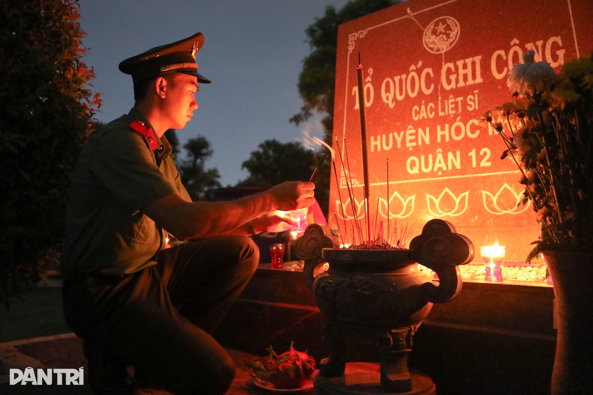 Hàng nghìn ngọn nến tri ân bừng sáng ở nghĩa trang liệt sĩ TPHCM - 13 Hàng nghìn ngọn nến tri ân bừng sáng ở nghĩa trang liệt sĩ TPHCM - 13