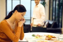 Tình yêu quá mức của anh khiến tôi như sống trong "địa ngục"