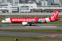 Sự cố khiến 2 máy bay suýt "cắt" nhau trên đường băng Nội Bài