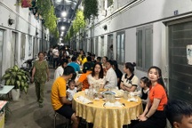 Chủ trọ chi trăm triệu, tự nuôi gà mở tiệc tất niên đãi công nhân