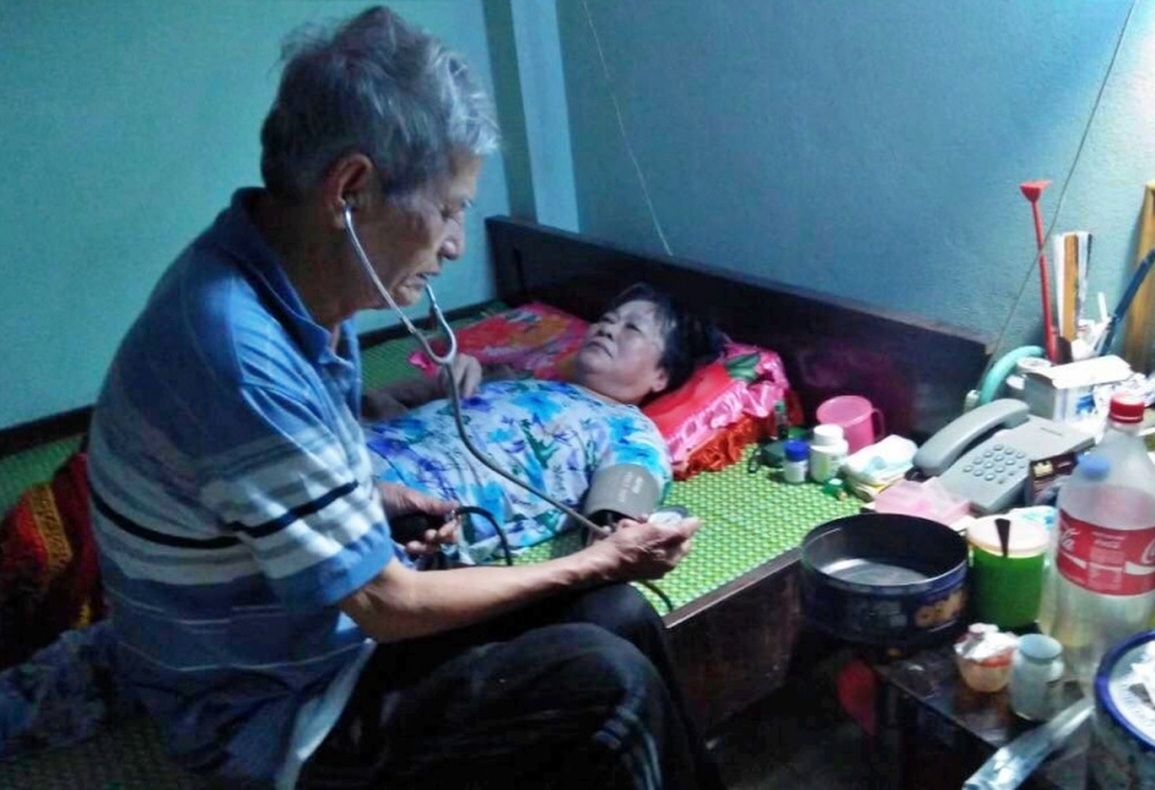 Chuyện tình đẹp như cổ tích của ông bà U80 ở Đà Nẵng - 3 Chuyện tình đẹp như cổ tích của ông bà U80 ở Đà Nẵng - 3