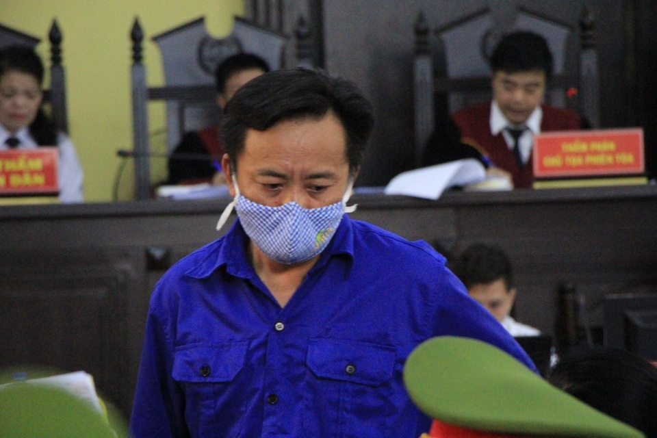 Vụ gian lận thi: Cựu thượng tá “bí ẩn” xuất hiện tại tòa với tư cách bị cáo - 1 Vụ gian lận thi: Cựu thượng tá “bí ẩn” xuất hiện tại tòa với tư cách bị cáo - 1