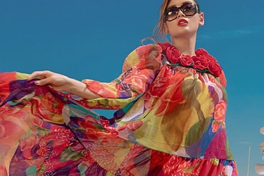 Á hậu Hoàng Yến đẹp rực rỡ với họa tiết hoa của Vũ Ngọc&Son