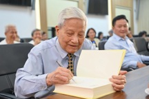 Nhà báo Hà Đăng ra mắt sách ở tuổi 96