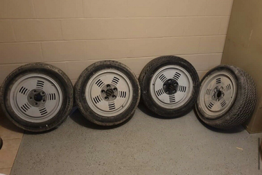 Bộ bánh cũ của xe BMW được định giá gần bằng một chiếc Corolla mới