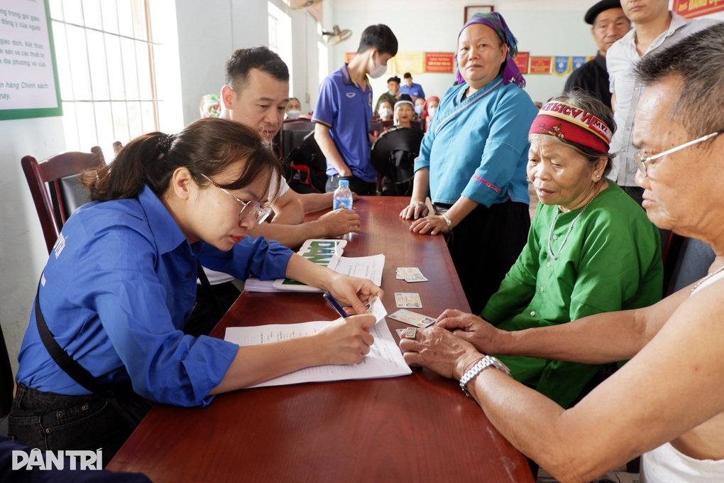 Khởi công nhà bán trú tại nơi học sinh ở nhà tôn nóng như lò bánh mì - 11 Khởi công nhà bán trú tại nơi học sinh ở nhà tôn nóng như lò bánh mì - 11