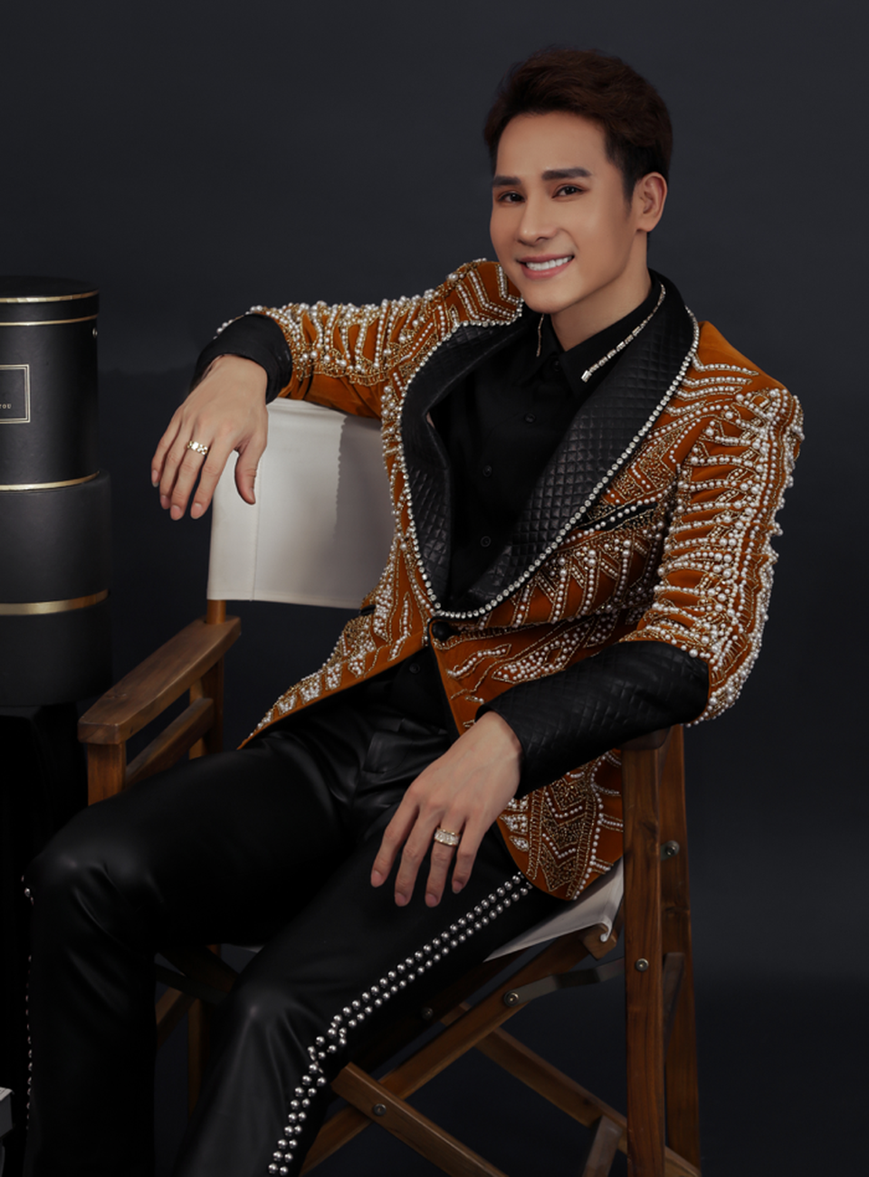 Ca sĩ Chu Bin xuất hiện tình tứ cùng Hoàng Hạnh trong MV đón xuân - 5 Ca sĩ Chu Bin xuất hiện tình tứ cùng Hoàng Hạnh trong MV đón xuân - 5