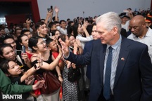 Bí thư thứ nhất, Chủ tịch Cuba thăm Bảo tàng Lịch sử Quân sự Việt Nam