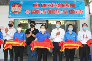 Xứ dừa, xứ sen xuất hiện cây “ATM gạo” dành cho người khó khăn