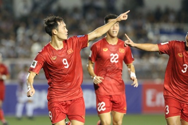 Phá dớp buồn, Văn Toàn nhận giải xuất sắc nhất trận gặp Philippines