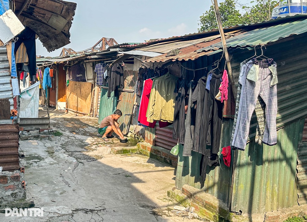 Sinh viên, người lao động nghèo chật vật chống chọi nắng nóng, mất điện - 1 Sinh viên, người lao động nghèo chật vật chống chọi nắng nóng, mất điện - 1