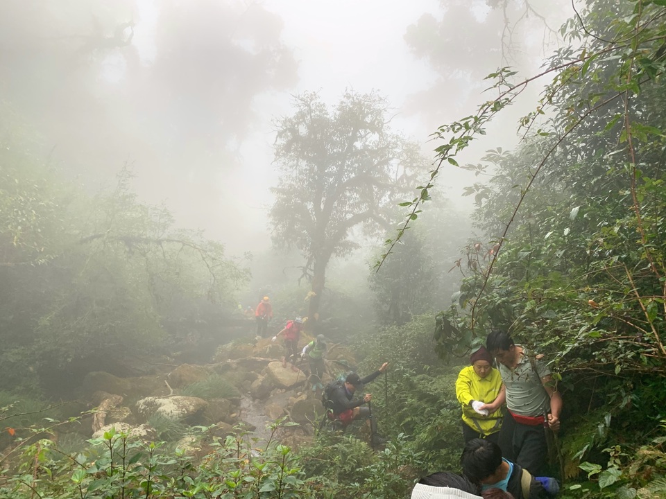 Những người gùi đồ trên các đỉnh ngàn sương Tây Bắc - 6 Những người gùi đồ trên các đỉnh ngàn sương Tây Bắc - 6
