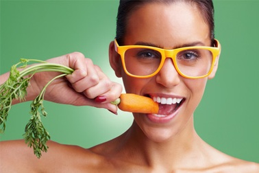 Có nên ăn nhiều cà rốt cho sáng mắt?