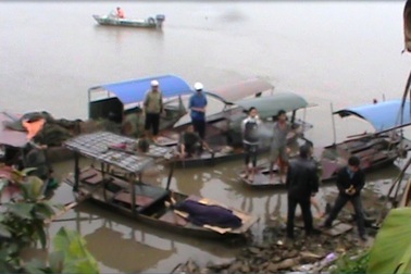 Tàu vỏ sắt đâm thuyền gỗ, một phụ nữ tử vong