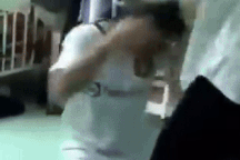 Điều tra vụ nữ sinh bị bạn bắt quỳ và tát liên tục vào mặt