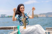 Tôm hùm tươi sống được bán với giá "đặc biệt" ở thành phố Cam Ranh