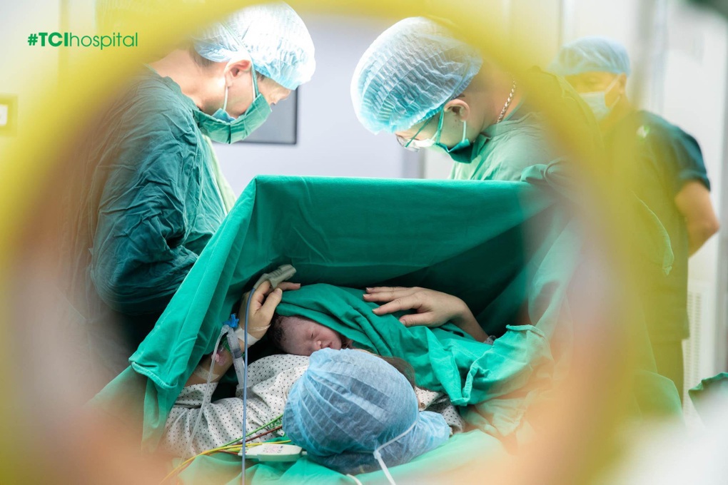 Đón bé thành công và bảo tồn tử cung cho sản phụ có khối u xơ lớn - 1 Đón bé thành công và bảo tồn tử cung cho sản phụ có khối u xơ lớn - 1