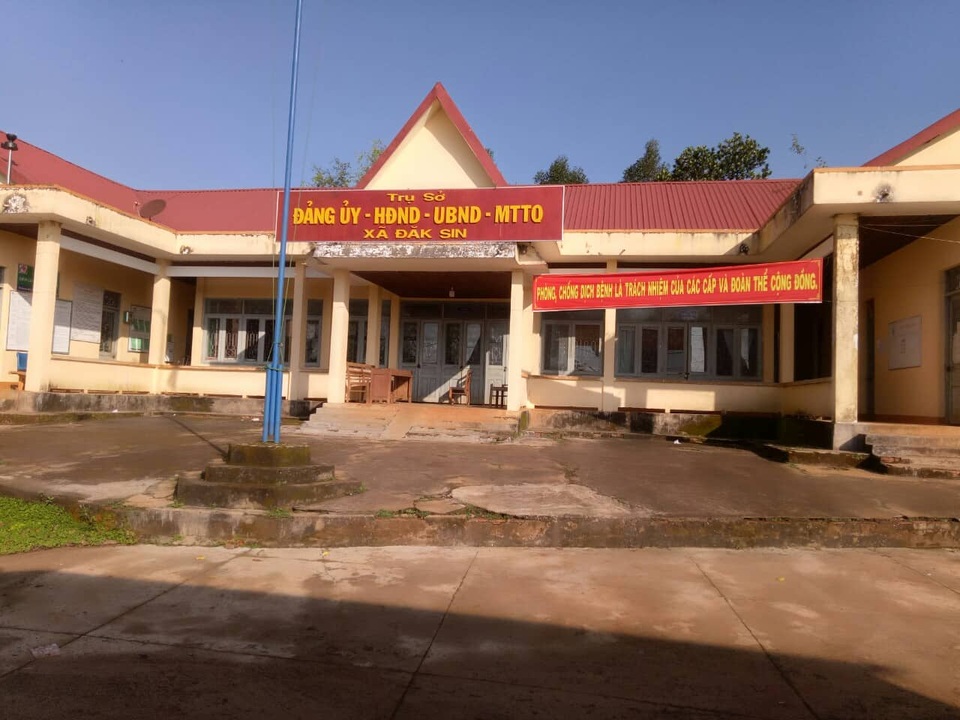 Sau chủ tịch xã, chủ tịch HĐND cũng bị phát hiện dùng bằng giả - 1 Sau chủ tịch xã, chủ tịch HĐND cũng bị phát hiện dùng bằng giả - 1