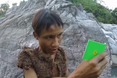 "Người rừng" Hồ Văn Lang trở về khoảnh rừng từng gắn bó suốt 40 năm