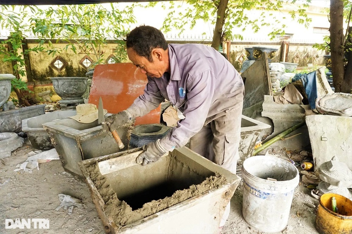 Gần Tết, thợ xoay chậu làm ngày, làm đêm không hết việc - 5 Gần Tết, thợ xoay chậu làm ngày, làm đêm không hết việc - 5