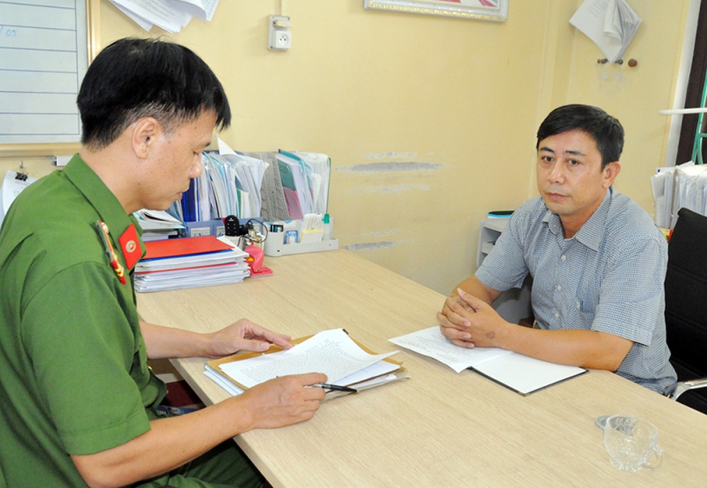Khai trừ Đảng một hiệu trưởng ở Hải Dương vì rút ruột tiền ngân sách - 1 Khai trừ Đảng một hiệu trưởng ở Hải Dương vì rút ruột tiền ngân sách - 1
