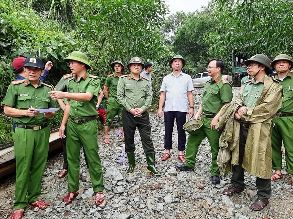 Công an tiếp cận thủy điện Rào Trăng 3, không còn dấu vết nhà điều hành - 5 Công an tiếp cận thủy điện Rào Trăng 3, không còn dấu vết nhà điều hành - 5